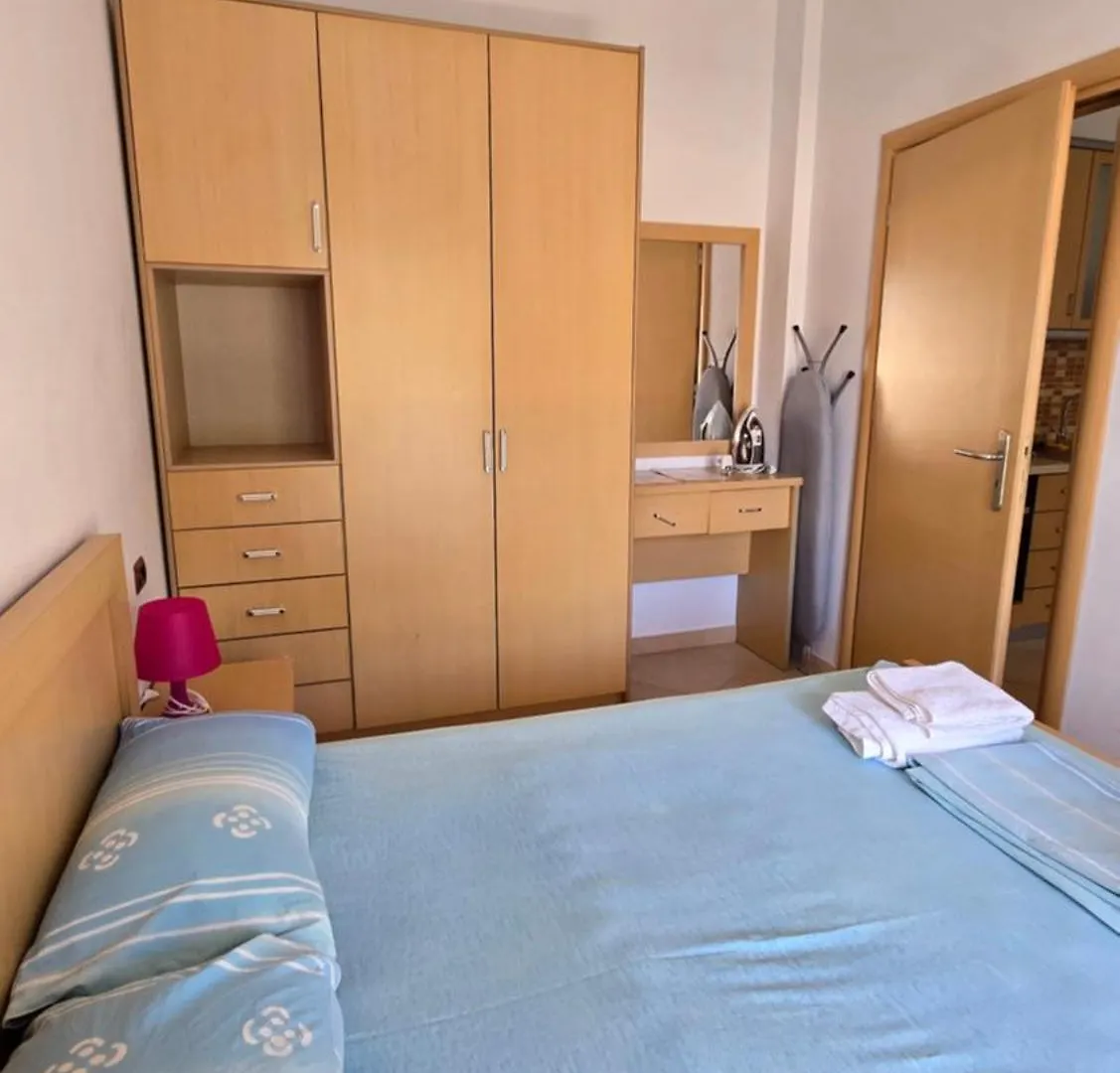 Sunset Apartments 체파로