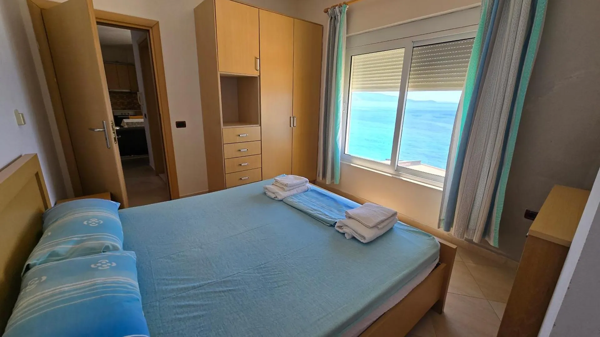 Sunset Apartments 체파로